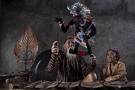 Bercerita dengan Wayang